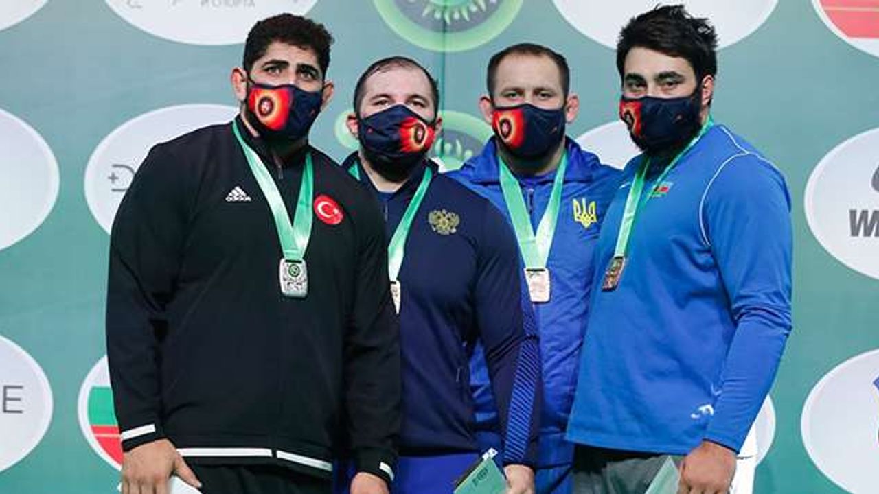 Dünya Kupası'nda millilerden grekoromen stilde 4 madalya