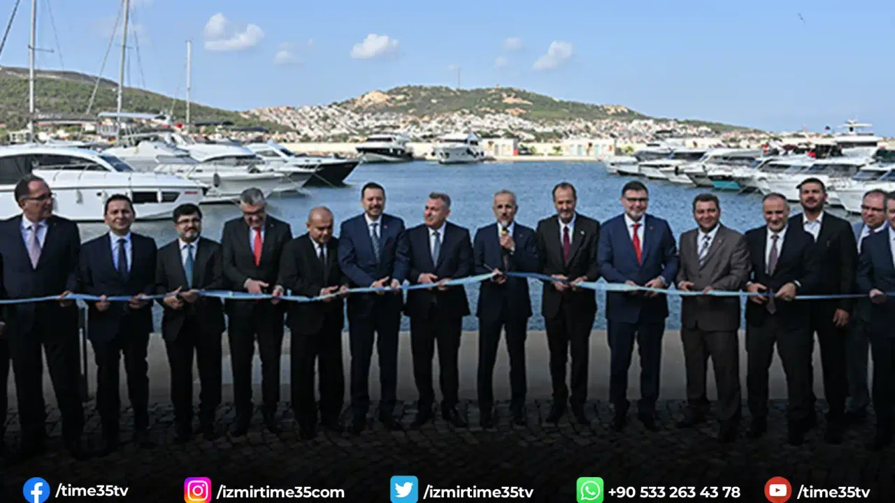 Bakanı Uraloğlu, Yeni Foça Yat Limanı'nı hizmete açtı