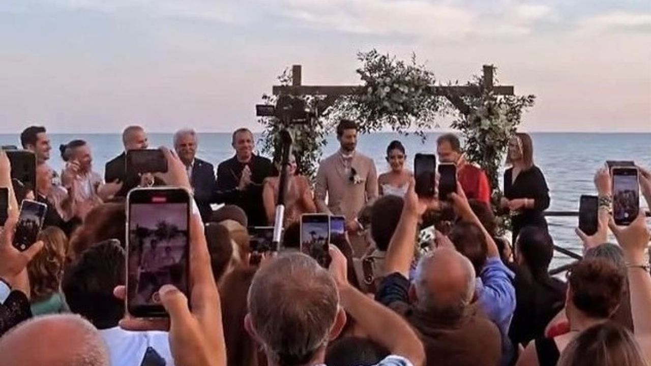 Melek Mosso ve Serkan Sağdıç evlendi!