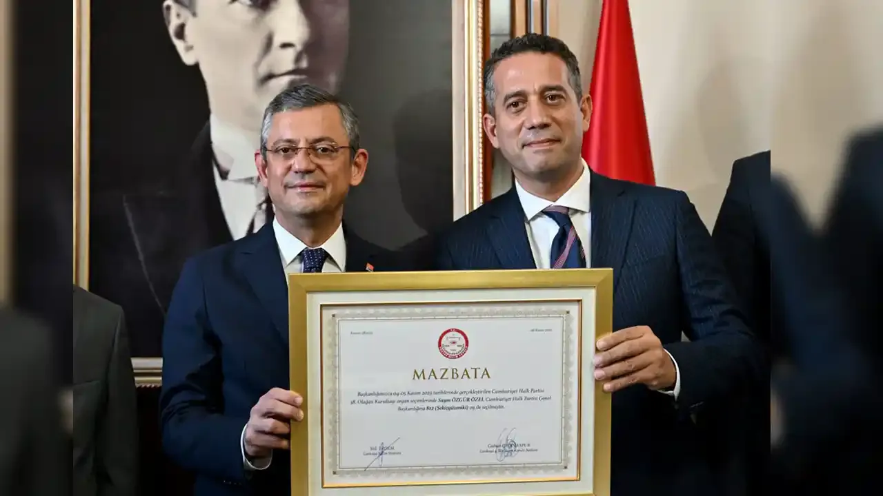 CHP Genel Başkanı Özgür Özel mazbatasını aldı