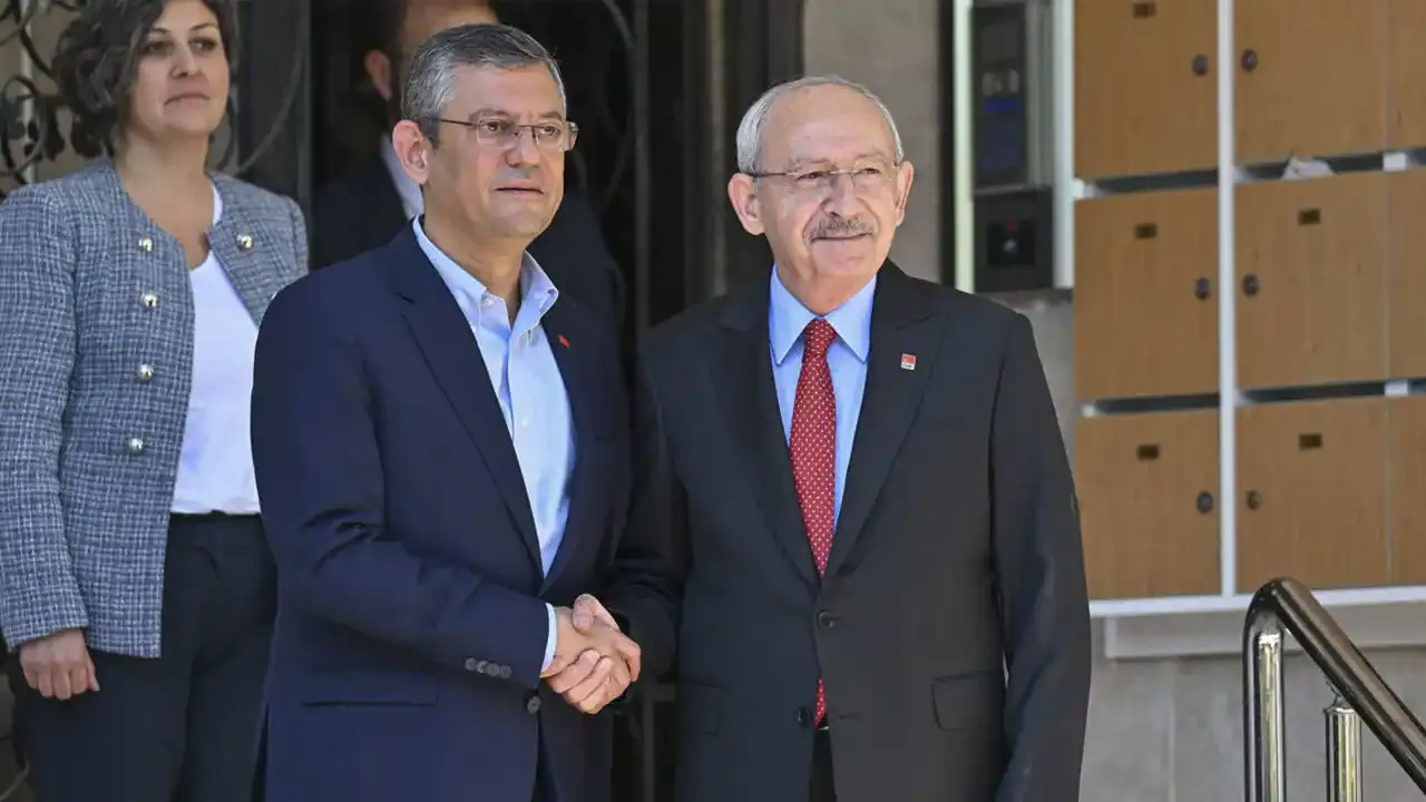 Özgür Özel, Kemal Kılıçdaroğlu'nu evinde ziyaret etti