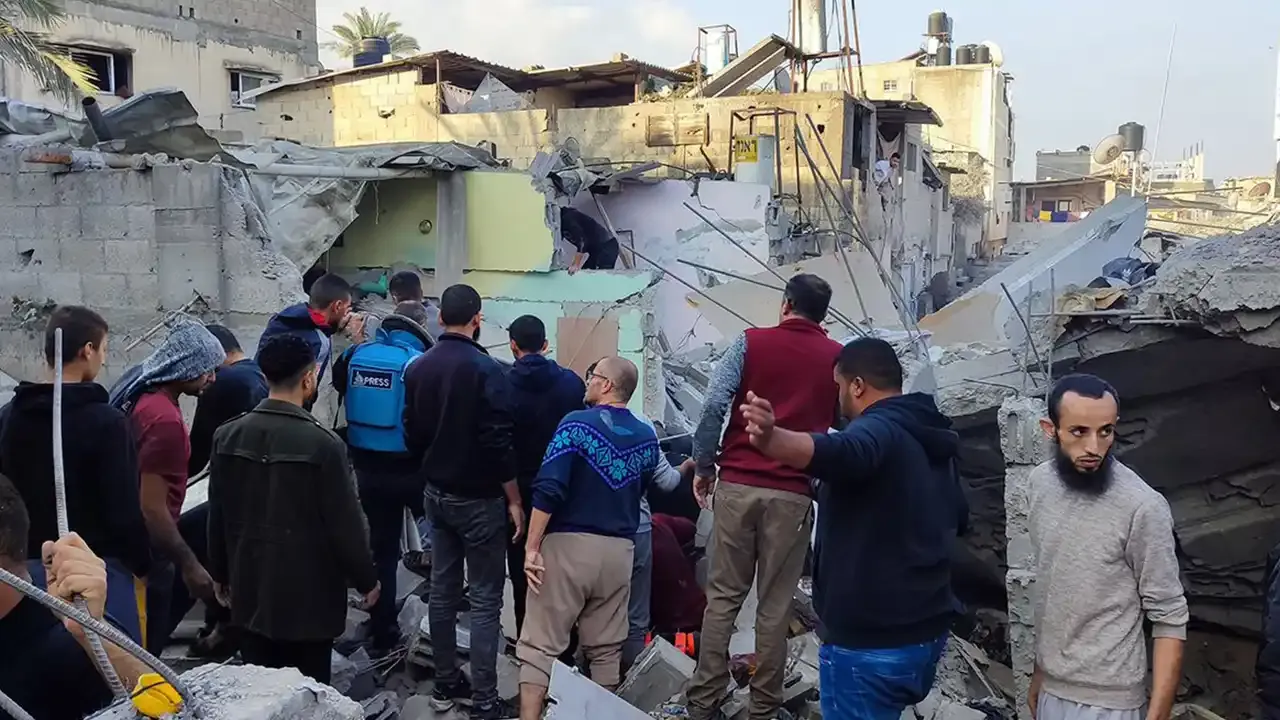 İsrail Magazi Mülteci Kampı’nı vurdu: 70 ölü
