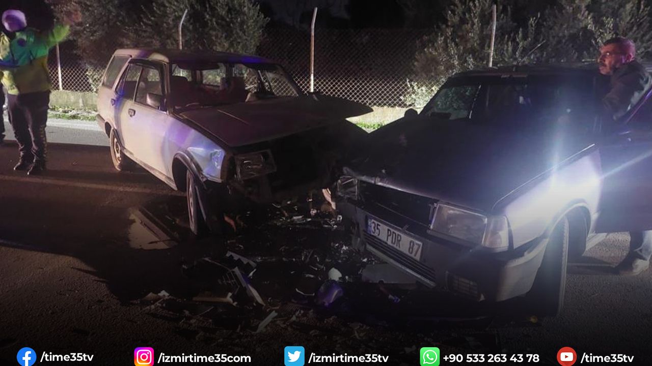 İzmir'de iki araç kafa kafaya çarpıştı: 3 yaralı