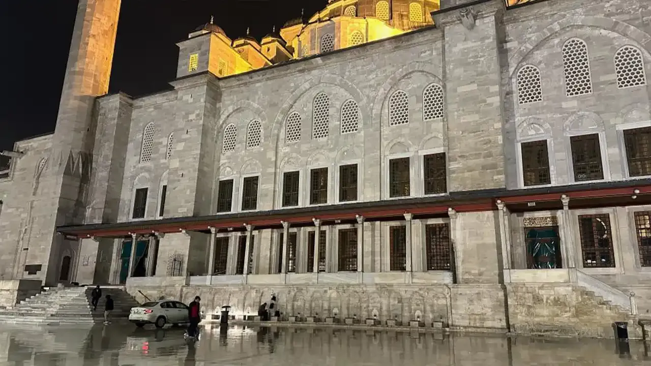 Fatih Camii’nde bıçaklı saldırı