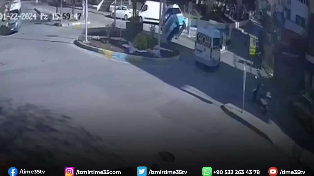 İzmir’de servis aracıyla çarpışan yolcu minibüsü devrildi