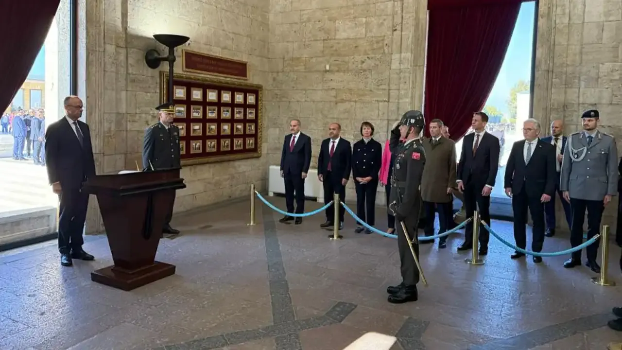 Almanya Şansölyesi Merz, Anıtkabir’i ziyaret etti