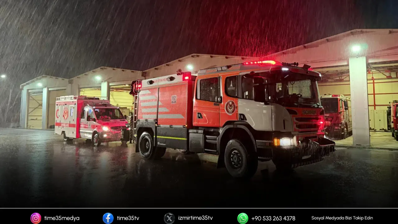 İzmir İtfaiyesi deprem sonrası destek için Sındırgı’da