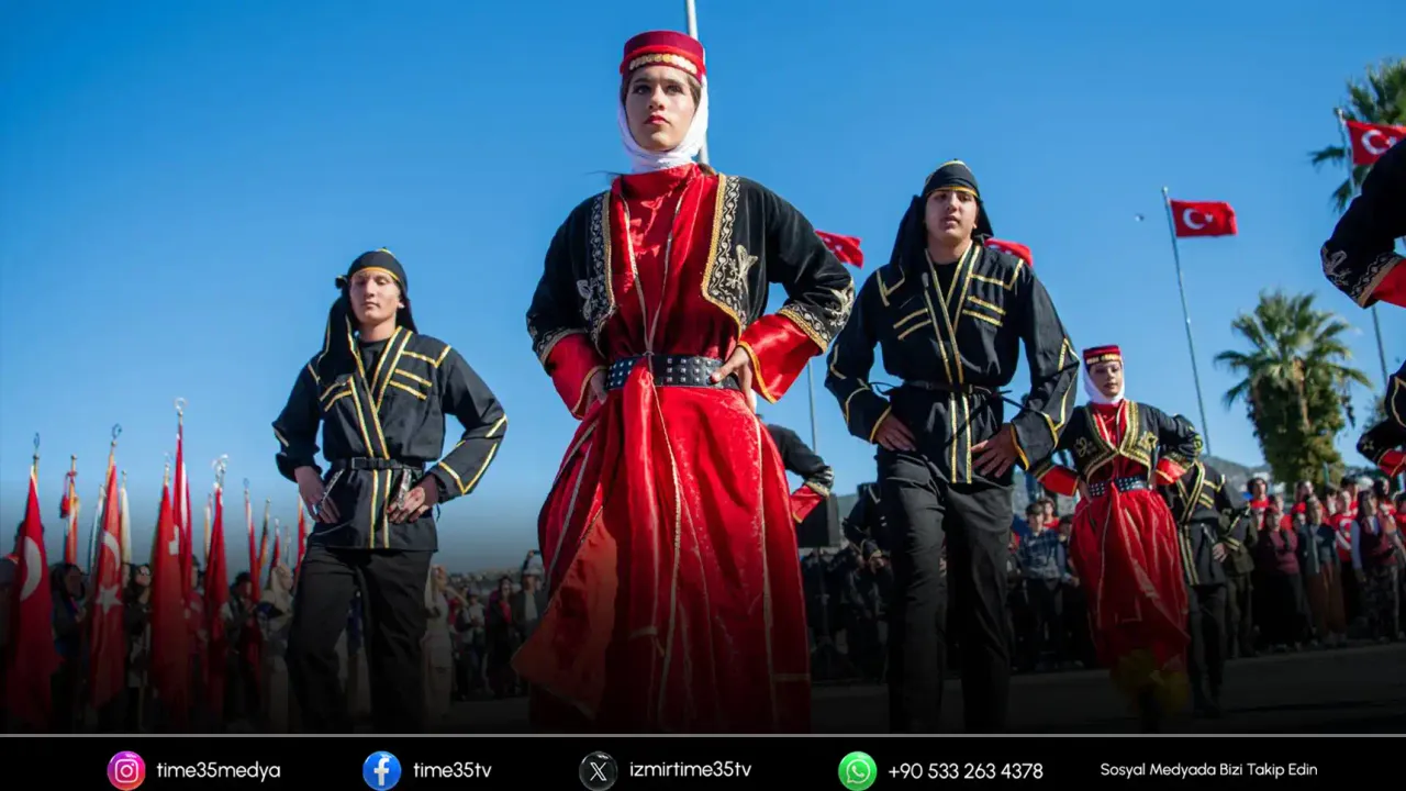 Kuşadası'nda Cumhuriyet'in 102'nci yılı coşkuyla kutlandı