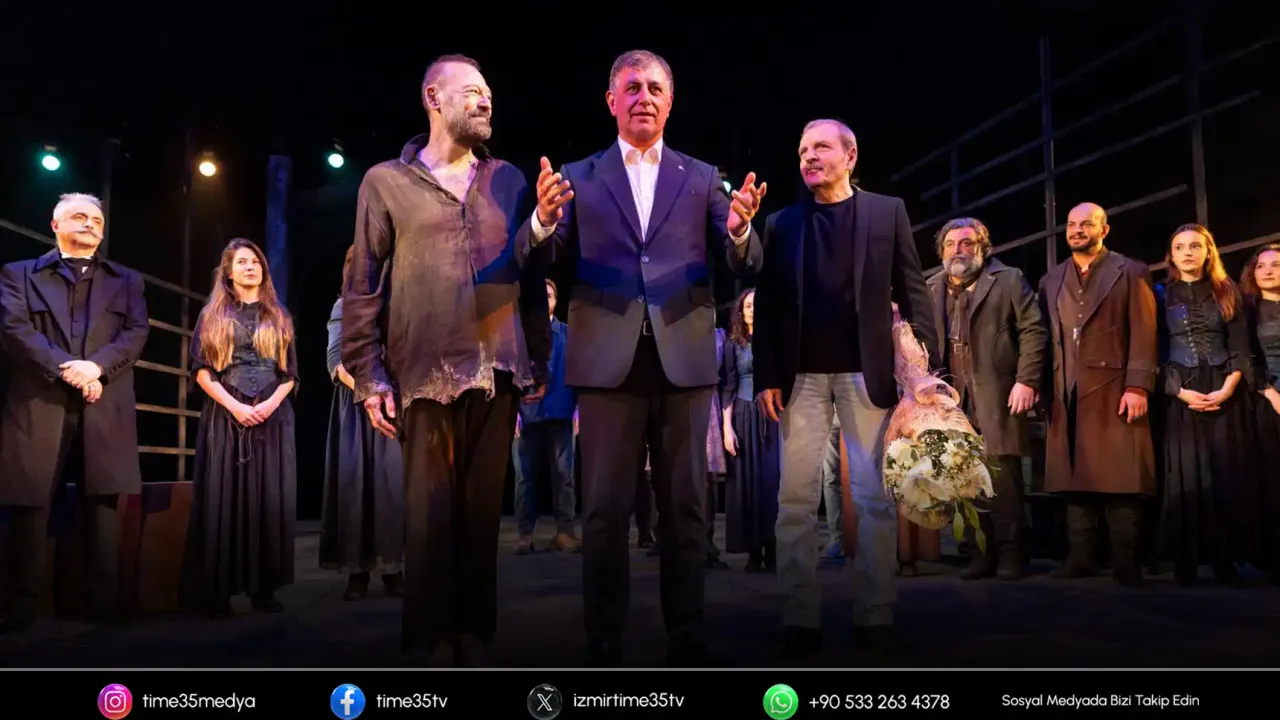 İzmir’de tiyatro gecesi: “Cadı Kazanı” ayakta alkışlandı!