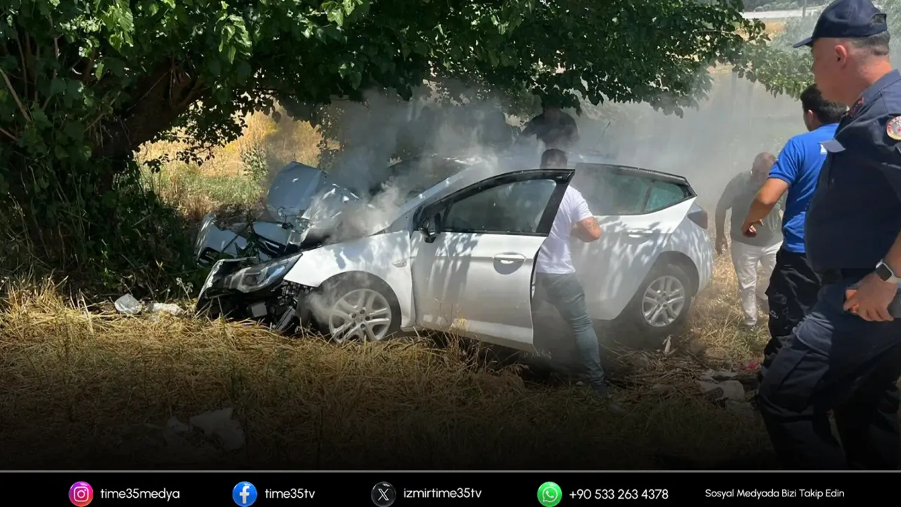 İzmir'de otomobil, ağaca çarptı: 4 ağır yaralı