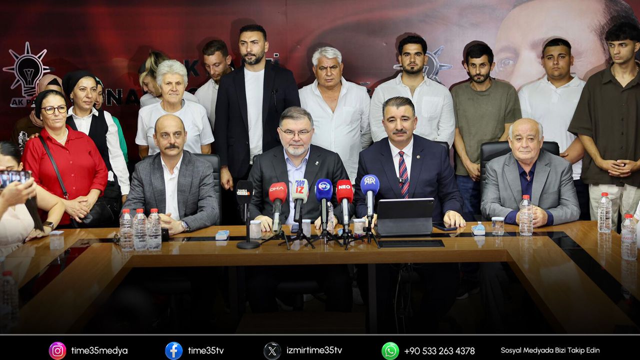 Başkan Saygılı AK Parti Konak'ta 370 kişiye rozet taktı