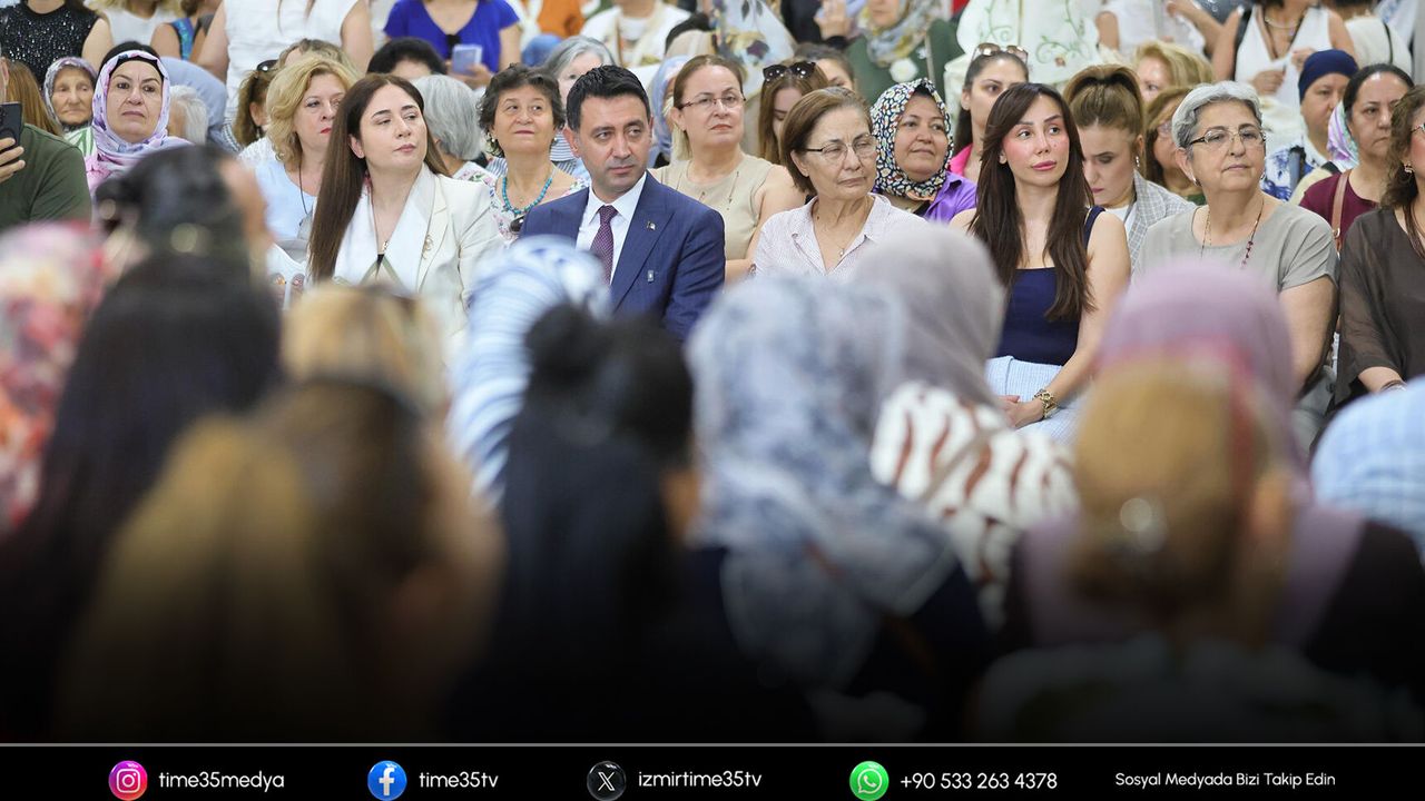Bayraklı'da kadınların el emeği eserleri sergilendi
