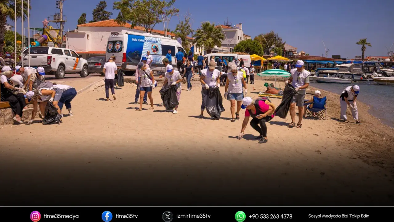 Karaburun'da denizden 750 kilo atık çıkarıldı