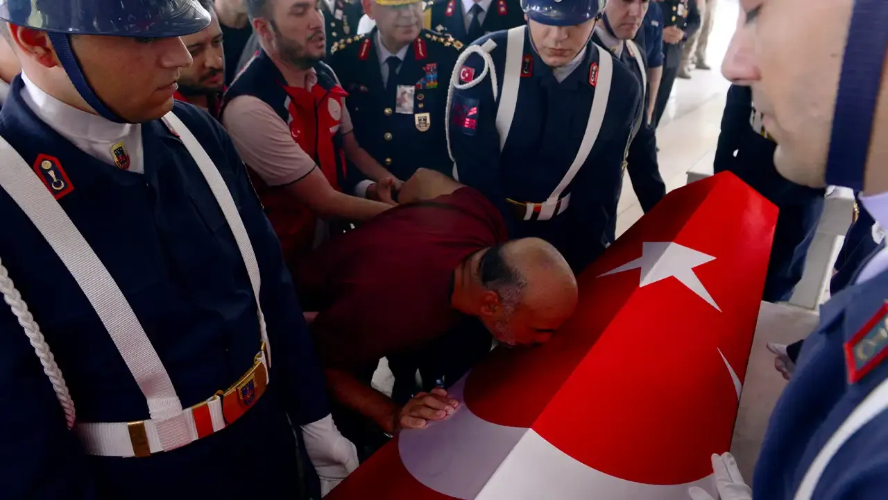 Şehit Samet Karabulut’a gözyaşlarıyla veda