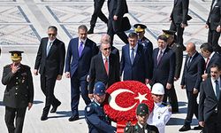 Erdoğan ve YAŞ üyeleri Anıtkabir'i ziyaret etti