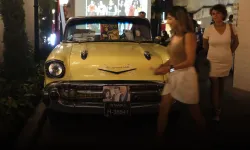 Göksel Arsoy’un 1957 model Chevrolet’si Sanathane’de sergilendi