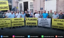 İzmir’de ‘S Plaka’ araç sahipleri Büyükşehir önünde eylem yaptı