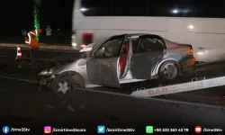 İzmir'de işçi servisleri ile otomobilin karıştığı kazada 6 yaralı