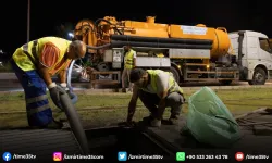İzmir genelinde kanal ve ızgaralardaki temizlik çalışmaları devam ediyor