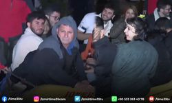 İzmir'de selde mahsur kalan vatandaşlar botla kurtarıldı