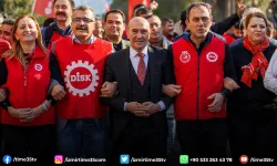 Başkan Soyer emekçilerin hakları için yürüdü