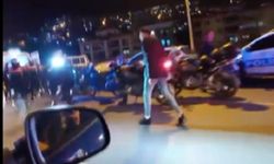 İzmir'de şüpheli araç kovalayan motosikletli polis ekibi kaza yaptı: 2 yaralı