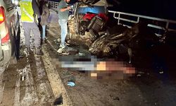 İzmir'deki kazada Tofaş marka otomobil ikiye bölündü: 2 ölü, 3 ağır yaralı