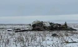 Ukraynalı esir askerleri taşıyan uçak düştü