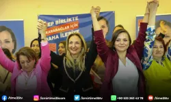 CHP Kadın Kolları Genel Başkanı İzmir’de ilk seçim ziyaretini Karabağlar’a yaptı