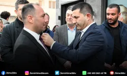 Kuşadası'nda CHP’ye katılan İYİ Parti’lilere rozetleri takıldı