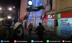 Kutlama yapılan CHP ilçe binasının balkonu çöktü