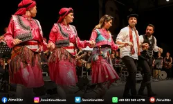 Bornova Halk Dansları Festivali rengarenk görüntülerle başladı