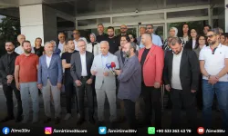 AK Parti Karşıyaka'dan belediye önünde basın açıklaması