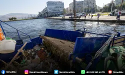 Deniz süpürgeleri ve yüzen bariyerler temiz Körfez için iş başında