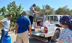 Selçuk’ta salçalar ailece hazırlanıyor, belediye makine ile destek oluyor