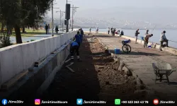 İzmir Kordon’da deniz taşkınlarına karşı beton bariyerlerin kurulumuna başlandı