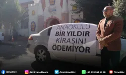 İzmir'de anaokulu önünde şaşırtan pankart