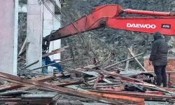 Trabzon'da bir inşaatın iskelesi çöktü: 1 kayıp, 3 yaralı