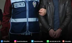 İzmir'de uyuşturucu baskını: Müzisyen, torbacı çıktı