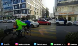 İzmir'de yaya geçidinde yol vermeyen sürücüler kamerada!