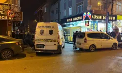 Küçükçekmece’de çay ocağına bomba atıldı