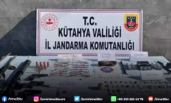 Tarihi eserler ve patlayıcı madde ele geçirildi