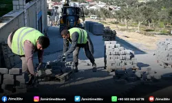 Kuşadası'nda yol yapım çalışmaları devam ediyor