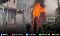 İzmir'de belediye otobüsü alevlere teslim oldu