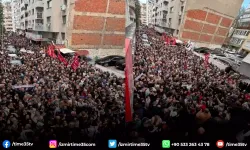 İzmir'de İmamoğlu'nun gözaltına alınması protestolarına devam