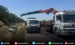 Şarampole giren otomobilde 3 kişi yaralandı