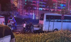 Midibüse çarpan motosikletteki 2 genç hayatını kaybetti