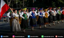 Bornova’da halayla bütünleşen kültürler buluşması