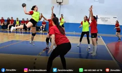 İzmir Büyükşehir Spor Kulübü hentbol takımlarıyla parlıyor
