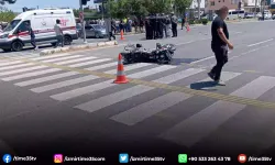 İzmir'de otomobil ile motosiklet çarpıştı: 1 ölü, 2 yaralı